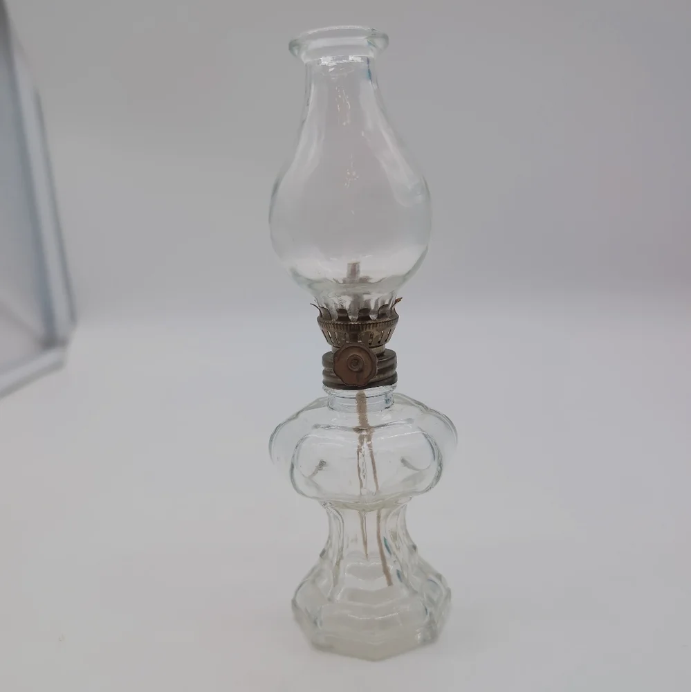 Vintage 7in Elegant Clear Glass Oil Lamp